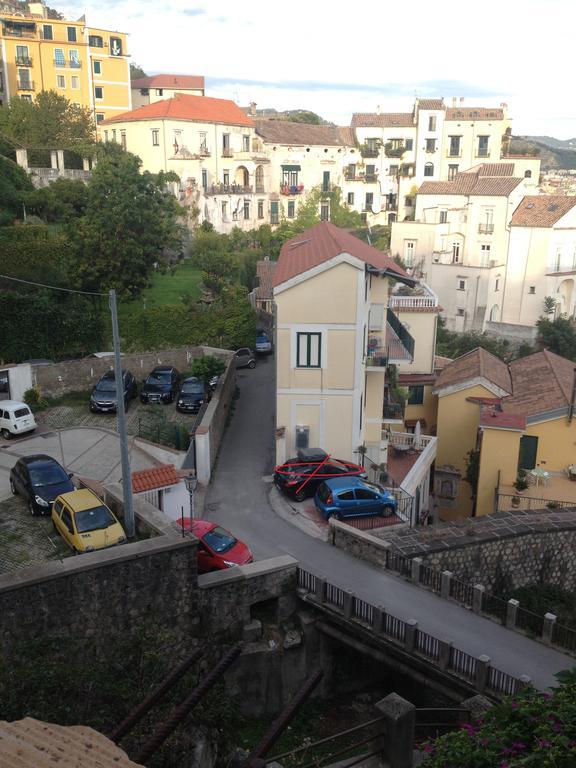 Fronte Al Porto Apartment ซาแลร์โน ภายนอก รูปภาพ