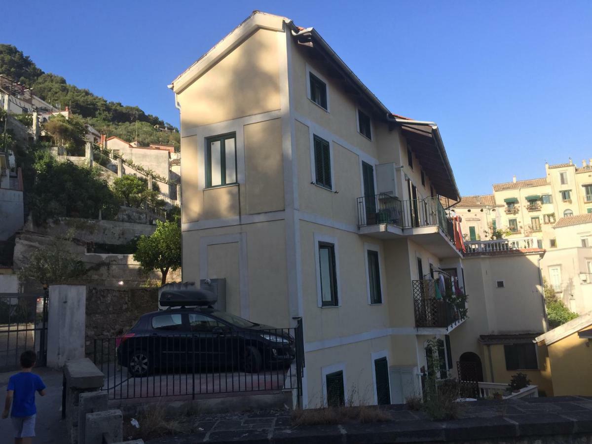 Fronte Al Porto Apartment ซาแลร์โน ภายนอก รูปภาพ