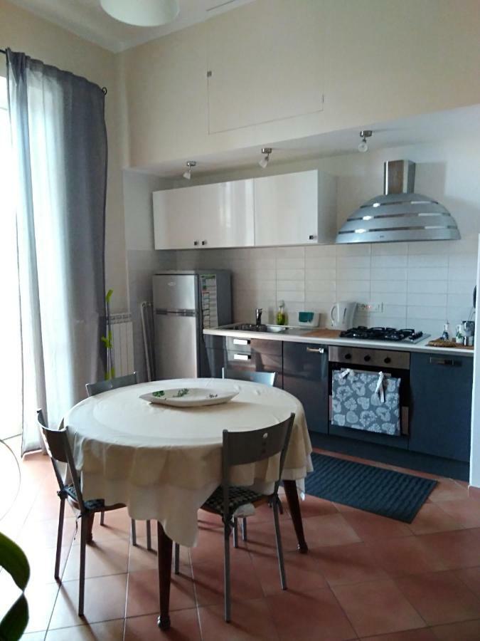 Fronte Al Porto Apartment ซาแลร์โน ภายนอก รูปภาพ