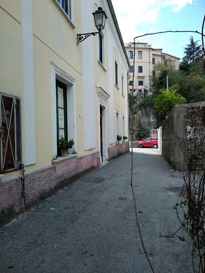 Fronte Al Porto Apartment ซาแลร์โน ภายนอก รูปภาพ